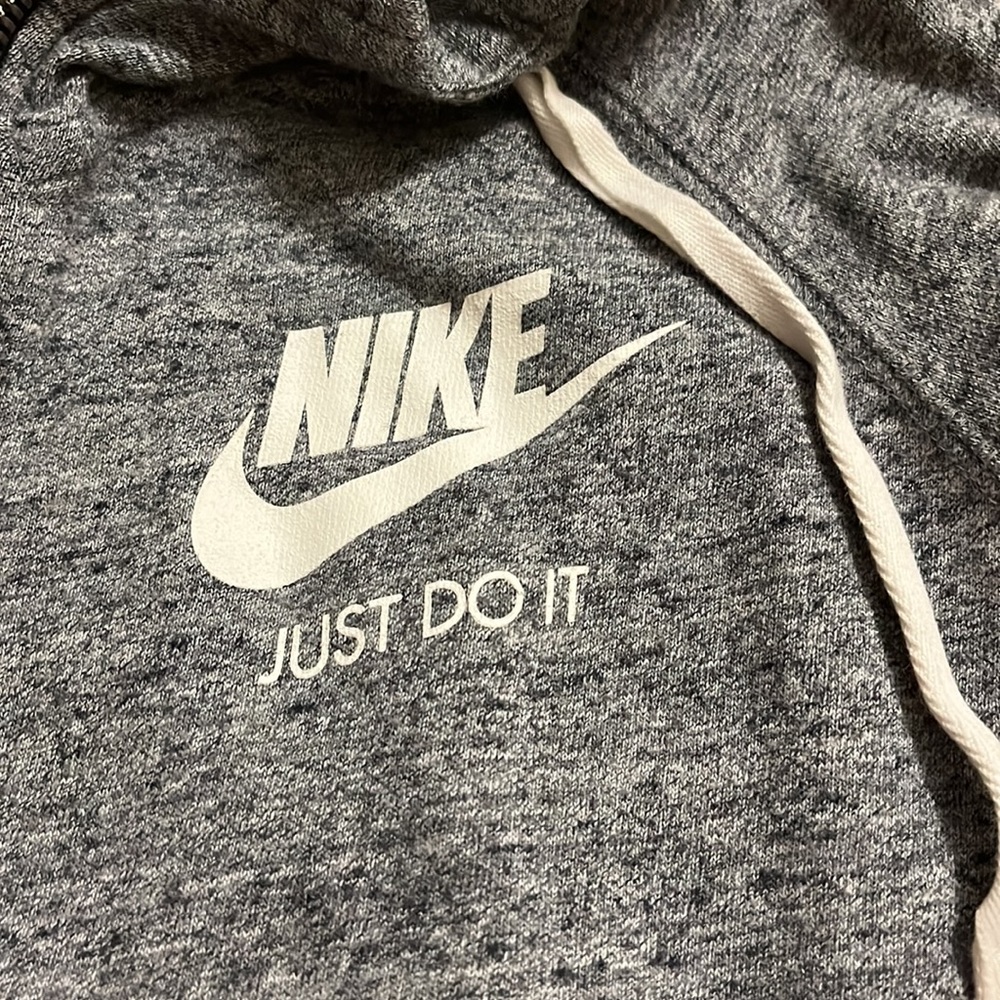 Nike lightweight jacket - Picture 3 of 3